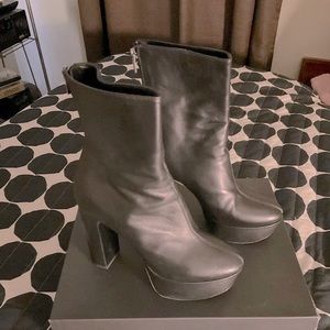 Barney’s New York Platform Booties 10 Black Leather Excsllent!